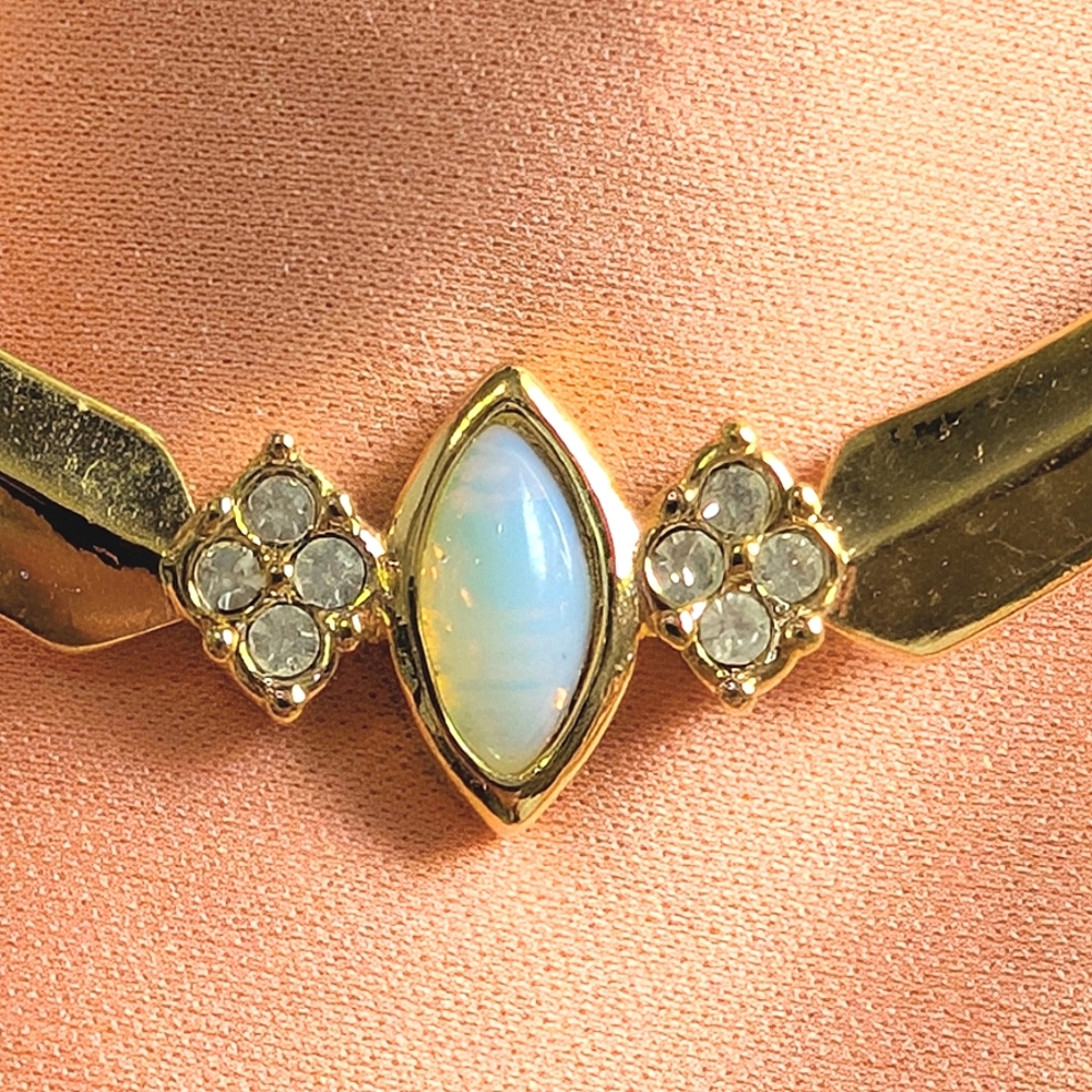 Vintage  Avon Opalesque Splender Necklace